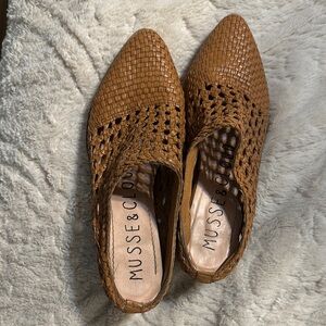 Musse & Cloud Women's Brown Woven Shoes